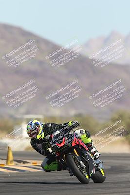 media/Oct-30-2025-Racers Edge (Thu) [[dabbdaf680]]/3-B Group/Session 2 (Turn 14)/